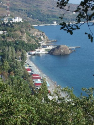 77. Вид на пляж с тропы Раевского