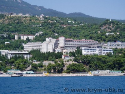 55. Вид на Мисхор и гостиницу ''Ялита'' с моря