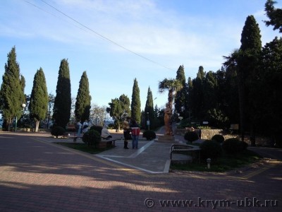 36. Площадка перед замком