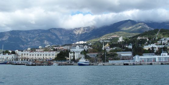 Панорама Ялты с моря